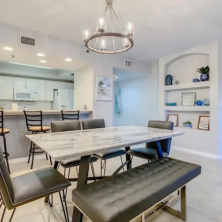 Enjoy The Gorgeous Sunset In This Beautiful 32 Condo ~ Ow9-305
